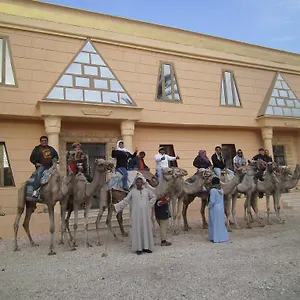 Pyramids & Отель